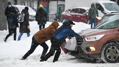 В МЧС дали советы застрявшим на дороге в метель автомобилистам - iz.ru
