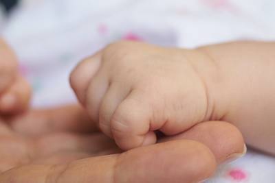 Женщина родила здорового мальчика с одним мозгом на две головы - lenta.ru - Пакистан