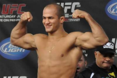 Экс-чемпион в тяжелом весе дос Сантос завершил карьеру в UFC - mk.ru - Голландия