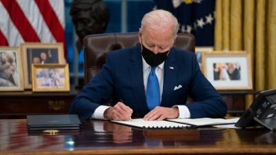 Дональд Трамп - Барак Обама - Джо Байден - Байден продлил на год санкции против России из-за аннексии Крыма - golos-ameriki.ru - Крым