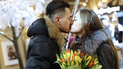 Эксперт рассказал об удачных подарках женщинам на 8 Марта - iz.ru