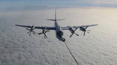 Российские летчики отработали дозаправку «убийцы субмарин» Ту-142 в воздухе - 5-tv.ru - Россия - Краснодарский край
