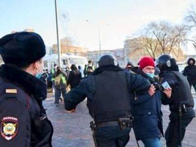 Алексей Навальный - Дело участника акции прекращено: в указанное время правонарушения его вели в полицию - kasparov.ru - Екатеринбург