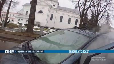 В Щучине сотрудники милиции потушили автомобиль - grodnonews.by