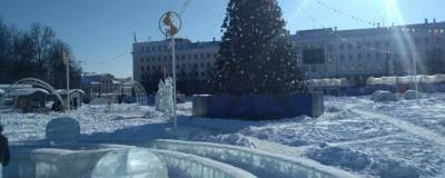 В Кирове начали разбирать ледовый городок на Театральной площади - runews24.ru