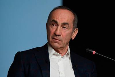 Роберт Кочарян - Никола Пашинян - Бывший президент Армении призвал Пашиняна встать на колени и застрелиться - lenta.ru - Азербайджан