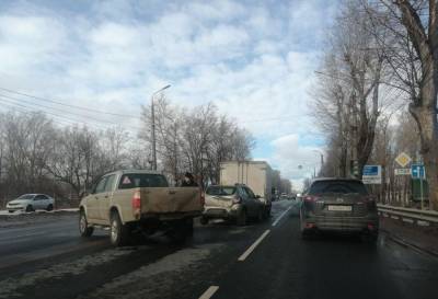 В Твери три столкнувшиеся машины собрали пробку на Московском шоссе - afanasy.biz - Тверь - Sandero