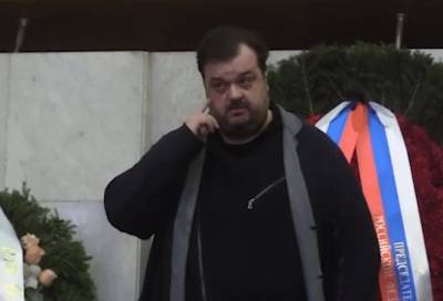 Василий Уткин - Сергей Есенин - Уткин зачитал стихотворение Есенина на прощании с комментатором Розановым - reendex.ru