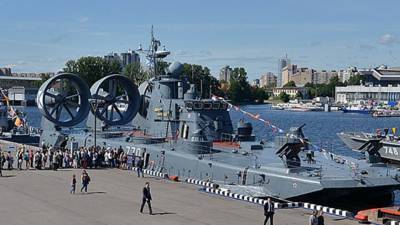 Американцы восхитились десантным кораблем ВМФ РФ, передвигающимся по пляжу - inforeactor.ru