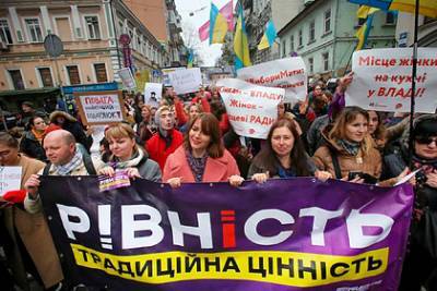 Владимир Зеленский - На Украине начнут штрафовать за сексизм - lenta.ru