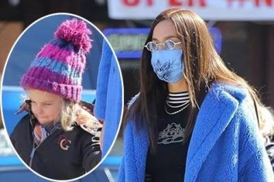 Ирина Шейк - Max Mara - Снова вместе: Ирина Шейк воссоединилась с дочерью Леей после поездки в Милан - skuke.net - США - Италия - Нью-Йорк - Нью-Йорк - Новости