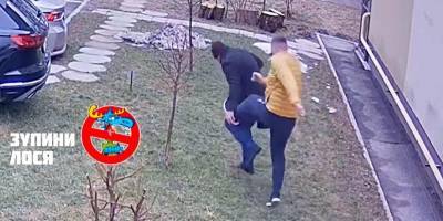 Зорян Шкиряк - В Виннице водитель избил прохожего за замечание о парковке на газоне — видео - nv.ua