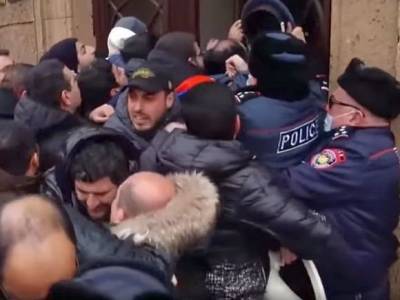 Никол Пашинян - Эдмон Марукян - Лидер оппозиционной фракции Армении рассказал о безрезультатности переговоров с Пашиняном - rosbalt.ru