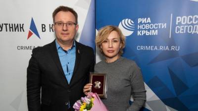 Шеф-редактора "Спутника в Крыму" наградили почетным знаком СЖР - crimea.ria.ru - Крым - Симферополь