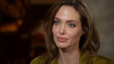 Анджелина Джоли - Анджелина Джоли в платье с корсетом покорила пикантным образом: "Молочный шоколад" - sport.politeka.net