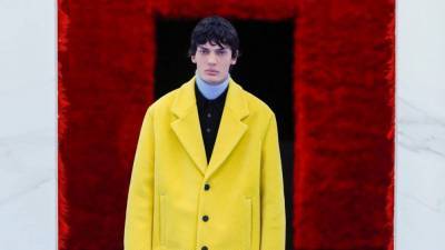 Раф Симонс - В этом году вам нужно желтое пальто. Объясняем почему - skuke.net - Россия