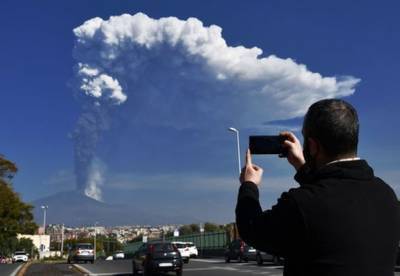 Вулкан Этна выбросил столб пепла на 12 километров - unn.com.ua - Киев - Италия
