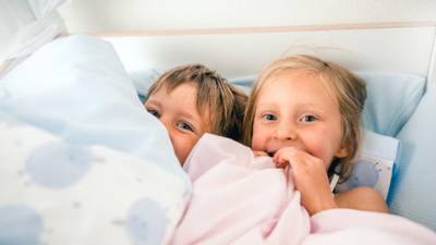 Как укладывать спать гиперактивных детей: необычный метод от мамы – фото - 24tv.ua