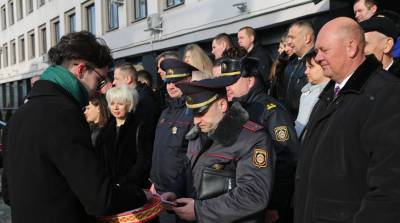 В Гомеле молодежь поздравила правоохранителей флешмобом - belta.by - Гомель