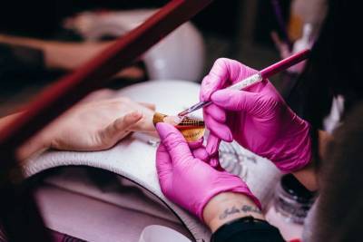 Медики установили, в каких случаях УФ-лампы в маникюрных салонах могут вызвать рак - lenta.ua - шт. Джорджия