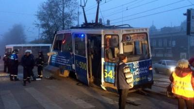Руслан Болотов - Иркутский трамвай с отказавшими тормозами протаранил девять автомобилей - nation-news.ru - Иркутск