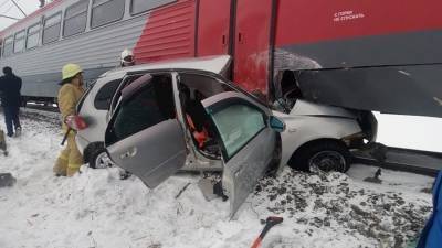Три человека погибли при столкновении автомобиля с электричкой в Башкирии - iz.ru - Башкирия - Московская обл. - район Архангельский