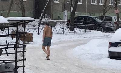 Голый мужчина с веревкой на шее бегал на улице в Петрозаводске - gubdaily.ru - Петрозаводск