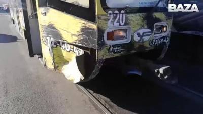 Руслан Болотов - Трамвай в Иркутске повредил девять автомобилей из-за отказавших тормозов - piter.tv - Иркутск