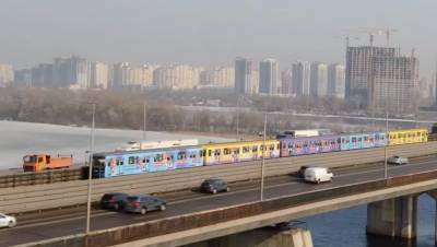 "Они ждут семью": в столичном метро появился необычный поезд, первые фото - politeka.net - Киев - Киевская обл.