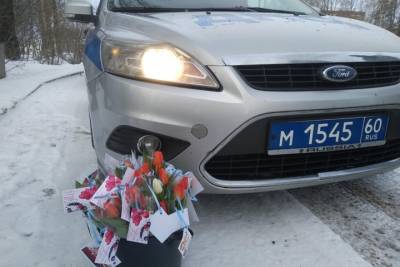 Дорожные полицейские Пскова в преддверии 8 марта тормозили автоледи - mk-pskov.ru - Псковская обл. - Псков
