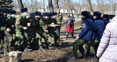 В луганском парке Горького кадеты устроили кулачный бой стенка на стенку. ФОТО - cxid.info - Луганск - Русь