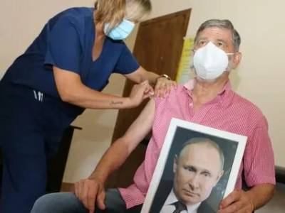 Владимир Путин - Аргентинский мэр рассказал, почему прививался с портретом Путина - newsland.com - Россия - Аргентина - Буэнос-Айрес