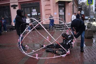 Павел Крисевич - Петербургский акционист Крисевич вышел из спецприемника в Москве - znak.com - Москва