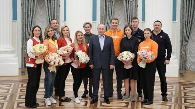 Владимир Путин - Дмитрий Песков - Песков рассказал о планах Путина чаще проводить встречи с волонтерами - iz.ru