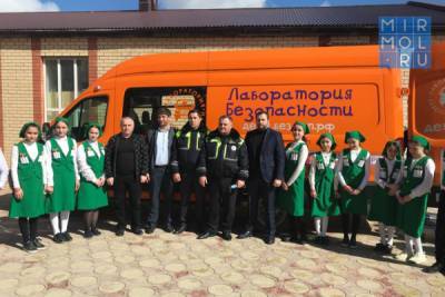 Школьникам Карабудахкентского района рассказали о правилах дорожного движения с применением лаборатории безопасности - mirmol.ru - район Карабудахкентский