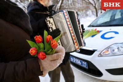 Виктор Бобыря - БНК и госавтоинспекция Сыктывкара вышли в «цветочный патруль» - bnkomi.ru - Сыктывкар