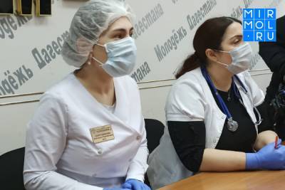 Сотрудники издания «Замана» прошли вакцинацию от коронавирусной инфекции - mirmol.ru - респ. Дагестан