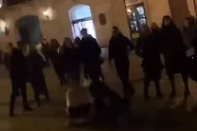 Во Львове избили музыкантов из-за русского и призвали насиловать «московских сук» - lenta.ru - Львов