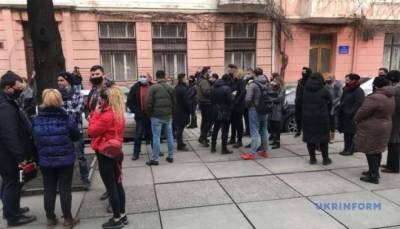 В Черновцах рестораторы вышли на «карантинный» протест (ФОТО) - lenta.ua - Черновцы