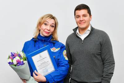 Дмитрий Артюхов - Российских медиков наградили за спасение роженицы из тундры - lenta.ru - окр. Янао