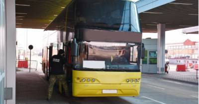 Знал о положительном тесте на COVID-19: в Польшу через одного инфицированного не пропустили автобус с 25 украинцами - tsn.ua - Молдавия - Польша - Работники