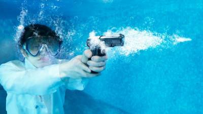 Что, если выстрелить из пистолета под водой: Эксперименты - news.bigmir.net