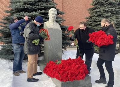 Геннадий Зюганов - Никита Джигурда - К могиле шли по списку: в Москве отметили годовщину смерти Сталина – фото - 24tv.ua - Москва