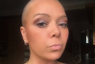 Женщина два года растила волосы после рака и лишилась их из-за оплошности детей - lenta.ru - Англия - Эссекс