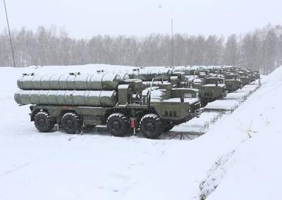 ЗРС С-400 «Триумф» зенитного ракетного полка ЦВО совершают марш на полигон Ашулук - argumenti.ru - Астраханская обл.