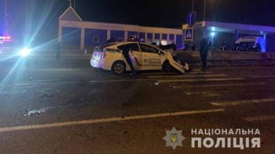 Под Одессой Huyndai на скорости влетел в полицейский Prius, есть погибший и пострадавшие: видео - 24tv.ua - Одесса - Новости