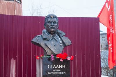 Иосиф Сталин - В Архангельске могут снести памятник Сталину - arh.mk.ru - Архангельск
