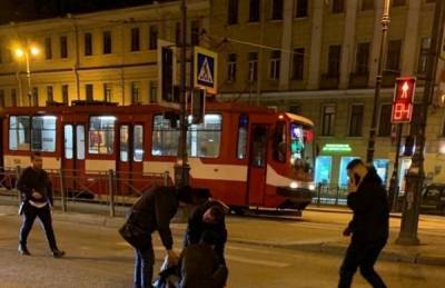 В Петербурге машина врезалась в толпу пешеходов - neva.today - Санкт-Петербург