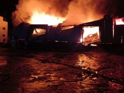 Ангар с полимерами загорелся на площади 3,5 тыс "квадратов" в Пензе - m24.ru - Пенза