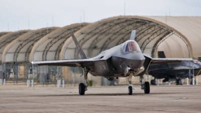 Пентагон направил на Аляску партию новейших истребителей F-35 - politros.com - шт.Аляска